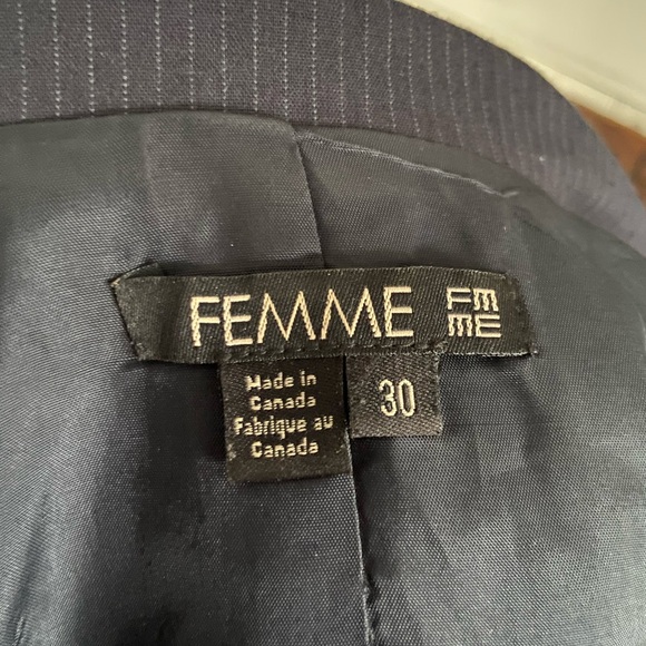 Femme - Picture 4 of 4